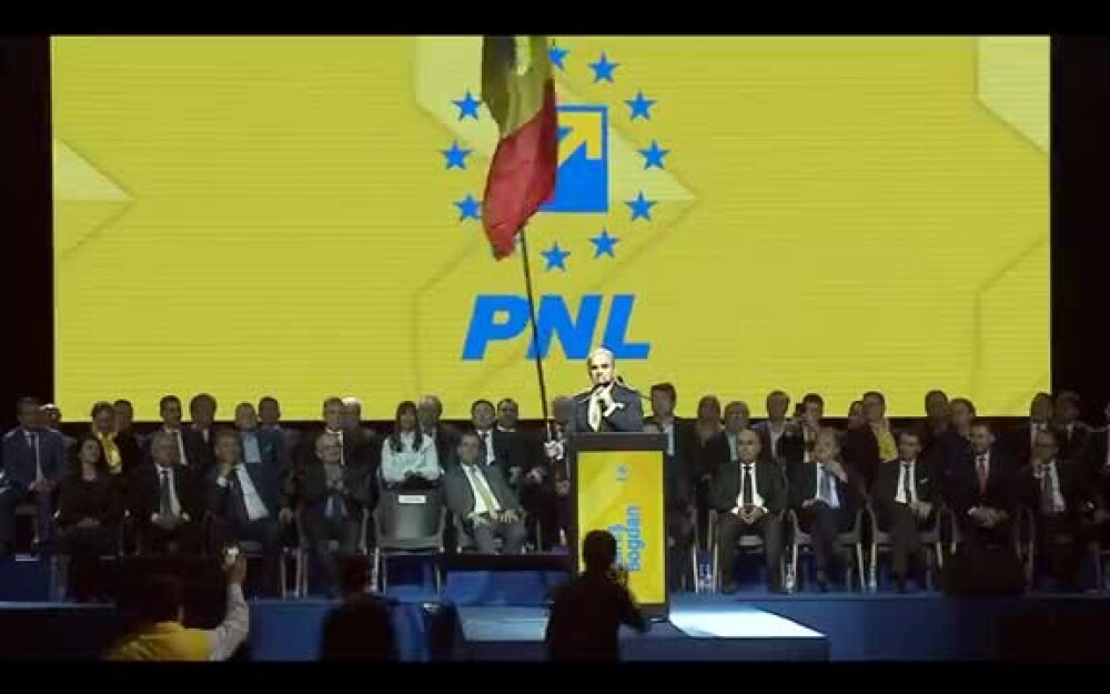 VIDEO cu Rareș Bogdan, cu drapelul pe scenă la Cluj: ”PSD și ALDE vor fi îngenuncheați” - Imaginea 2