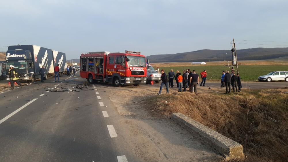 Accident grav în județul Vaslui, în care 2 persoane au murit. A fost activat planul roșu VIDEO - Imaginea 1