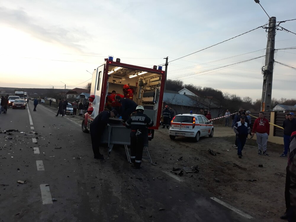 Accident grav în județul Vaslui, în care 2 persoane au murit. A fost activat planul roșu VIDEO - Imaginea 5