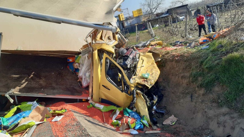 Accident grav în localitatea Popești. Patru persoane rănite - Imaginea 3