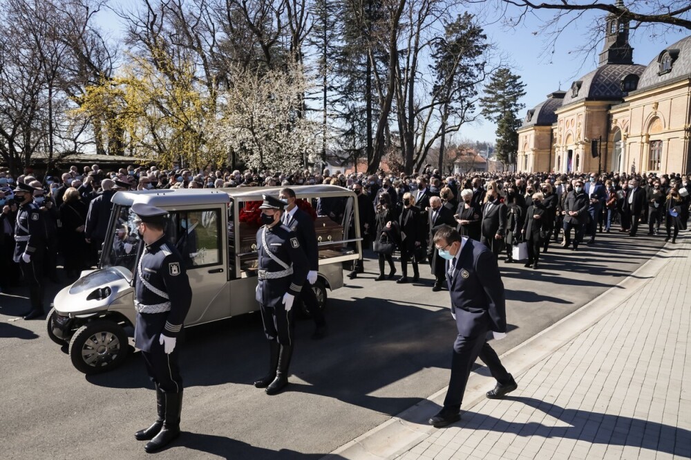 Mii de persoane au participat la funeraliile primarului Zagrebului. FOTO - Imaginea 5
