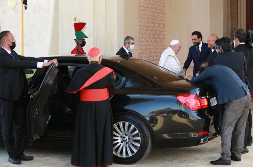 Cum arată mașina blindată cu care se deplasează Papa Francisc în Irak. GALERIE FOTO - Imaginea 4