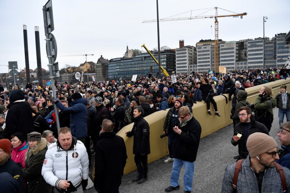 Proteste față de restricții în capitalele din Europa. Mii de oameni au ieșit în stradă la Viena - Imaginea 2