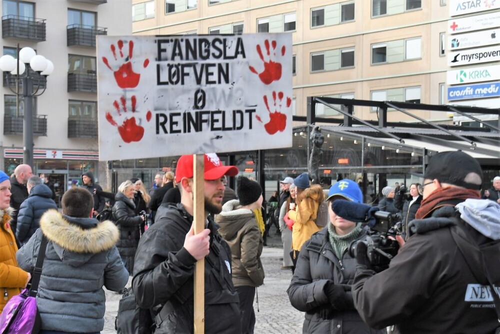 Proteste față de restricții în capitalele din Europa. Mii de oameni au ieșit în stradă la Viena - Imaginea 4