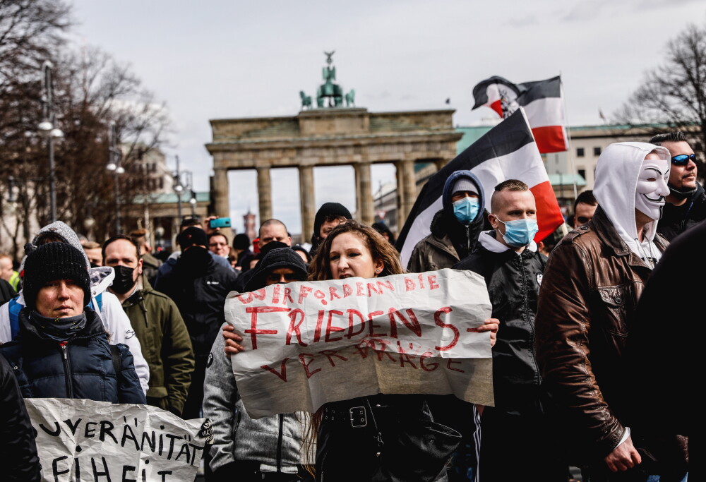 Mii de oameni au protestat în mai multe țări din Europa față de restricțiile Covid-19 - Imaginea 3