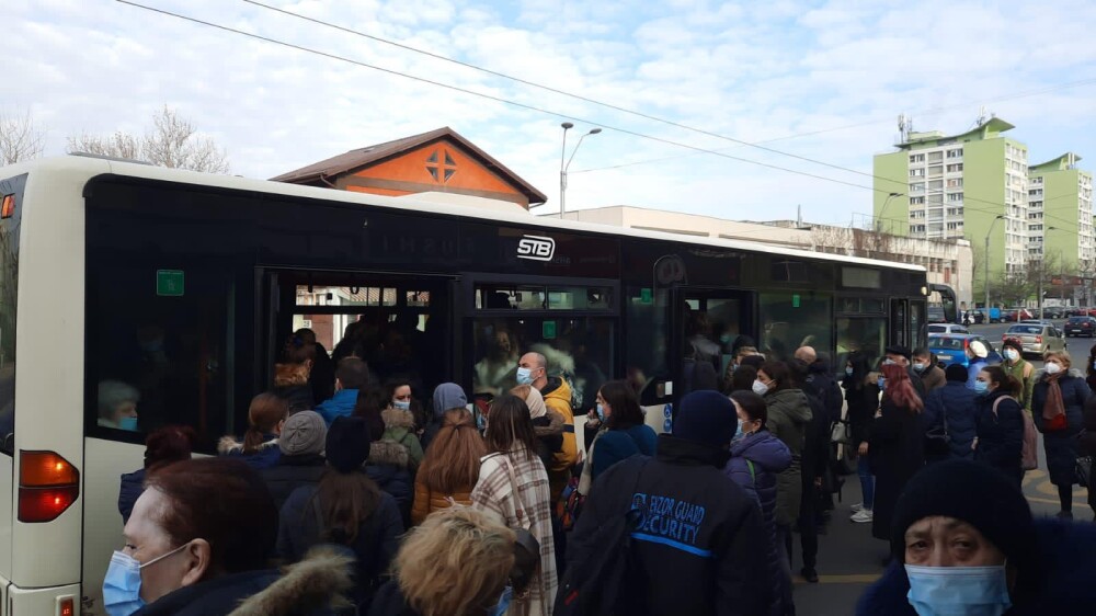 Aglomerație în stațiile STB. Oamenii au ales autobuzele după ce metroul a fost blocat - Imaginea 3