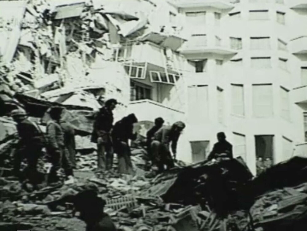 GALERIE FOTO. Cutremur 1977: Clădiri importante din Bucureşti distruse în urma seismului din 4 martie - Imaginea 4