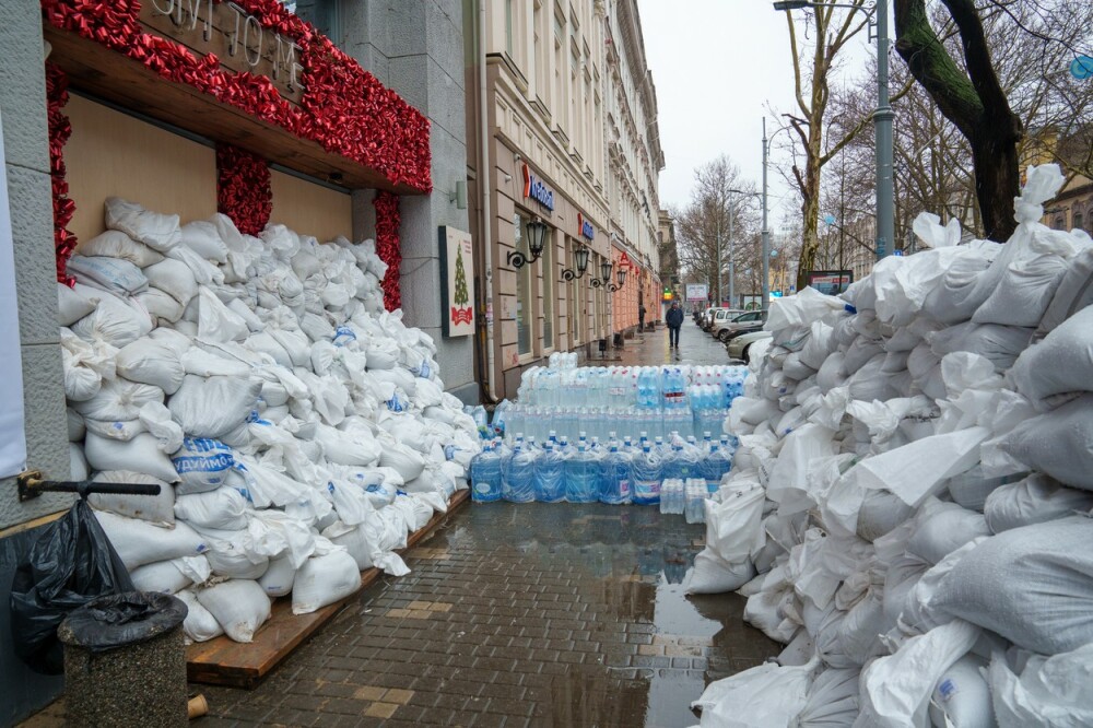 Odesa s-a pregătit de luptă: ”Locuitorii construiesc baricade, sunt gata să apere fiecare stradă” - Imaginea 2