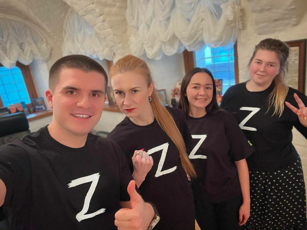 Fanii lui Putin poartă tricouri și insigne cu ”Z”, să arate că susțin invazia din Ucraina - Imaginea 1