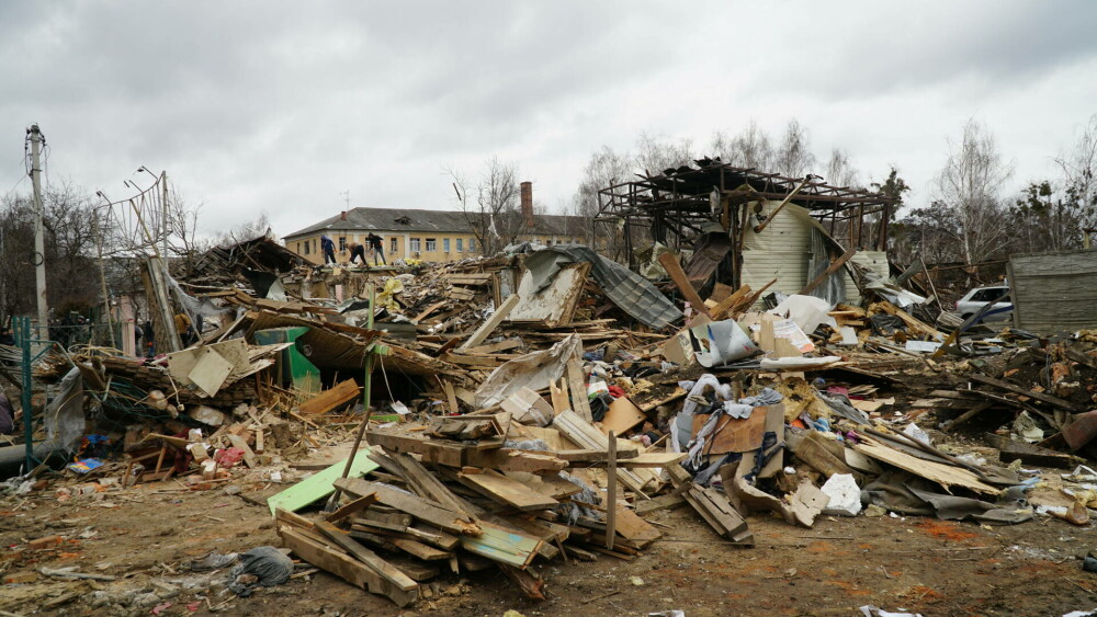 VIDEO Primarul oraşului Jitomir din Ucraina acuză Rusia că atacă populaţia civilă: Au fost distruse case şi clădiri - Imaginea 7