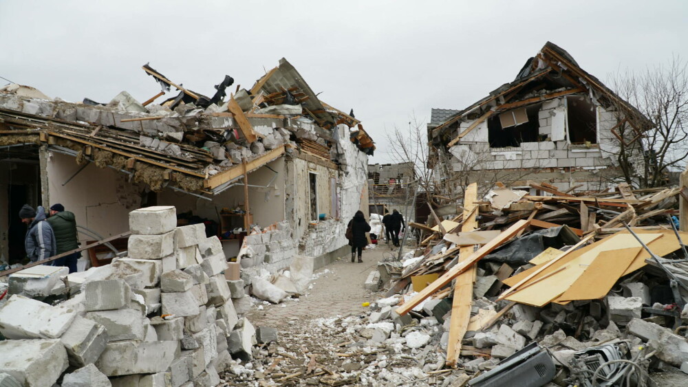 VIDEO Primarul oraşului Jitomir din Ucraina acuză Rusia că atacă populaţia civilă: Au fost distruse case şi clădiri - Imaginea 6