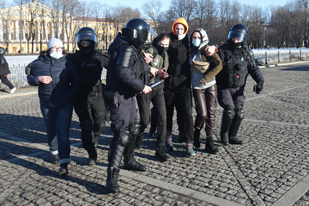 Peste 4.600 de persoane arestate duminică în Rusia, după ce au participat la proteste privind invazia din Ucraina - Imaginea 2