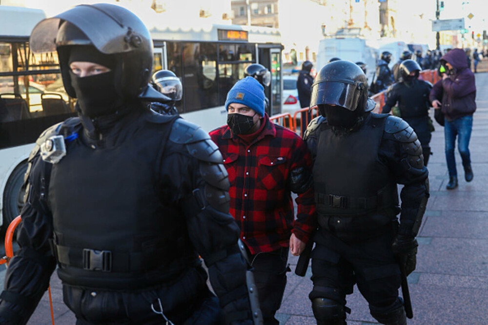 Peste 4.600 de persoane arestate duminică în Rusia, după ce au participat la proteste privind invazia din Ucraina - Imaginea 11