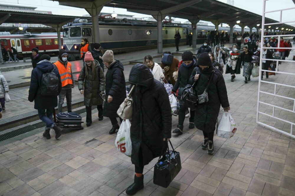 GALERIE FOTO | Aproape 900 de refugiați ucraineni au ajuns în București cu trenul, din Republica Moldova - Imaginea 8