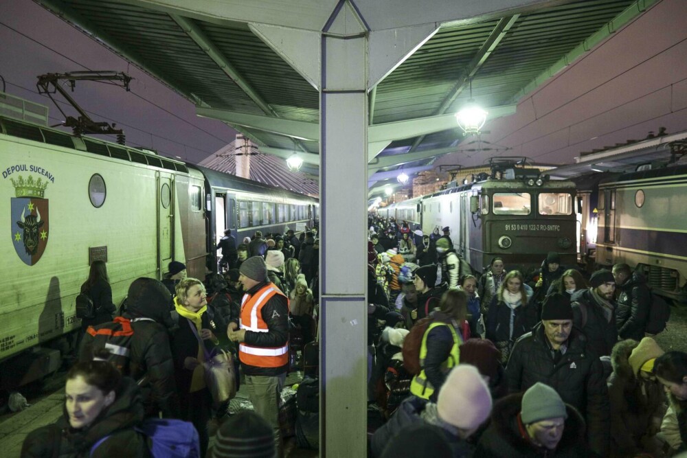 GALERIE FOTO | Aproape 900 de refugiați ucraineni au ajuns în București cu trenul, din Republica Moldova - Imaginea 7