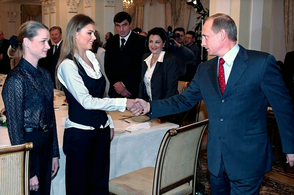 Unde și-ar fi ascuns Putin familia. Alina Kabaeva și copiii s-ar afla într-o țară din Europa - Imaginea 8