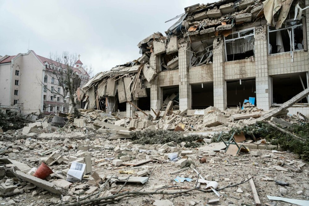 Scene de groază în Ucraina. Cadavrele nu pot fi luate de pe străzi, din cauza bombardamentelor - Imaginea 5