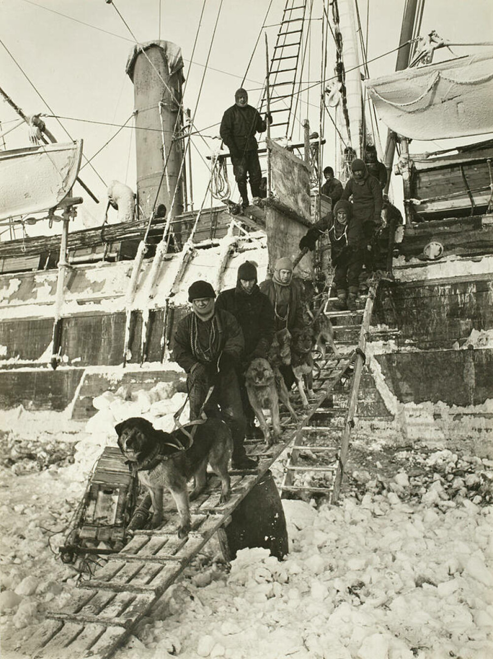 Epava Endurance, nava exploratorului britanic Ernest Shackleton, descoperită în largul Antarcticii - Imaginea 1