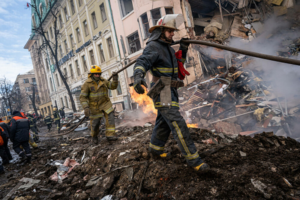 Dezastru în Harkov. Doi oameni au murit după ce un bloc de 4 etaje a fost distrus. GALERIE FOTO - Imaginea 3