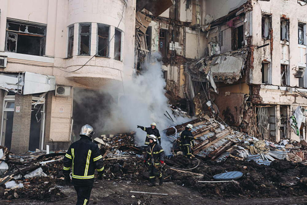 Dezastru în Harkov. Doi oameni au murit după ce un bloc de 4 etaje a fost distrus. GALERIE FOTO - Imaginea 6