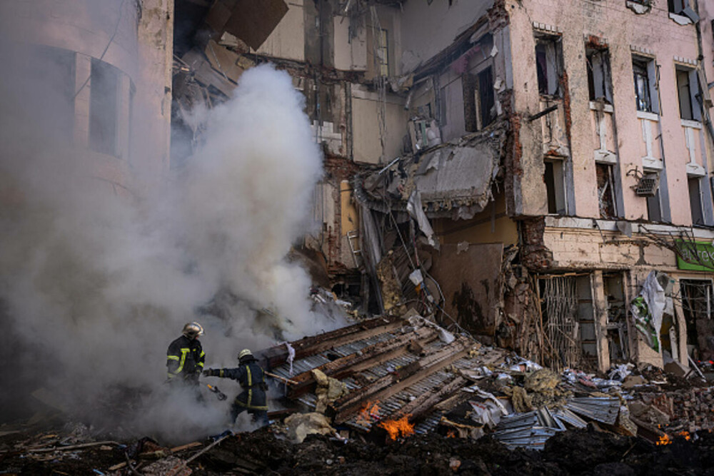 Dezastru în Harkov. Doi oameni au murit după ce un bloc de 4 etaje a fost distrus. GALERIE FOTO - Imaginea 8