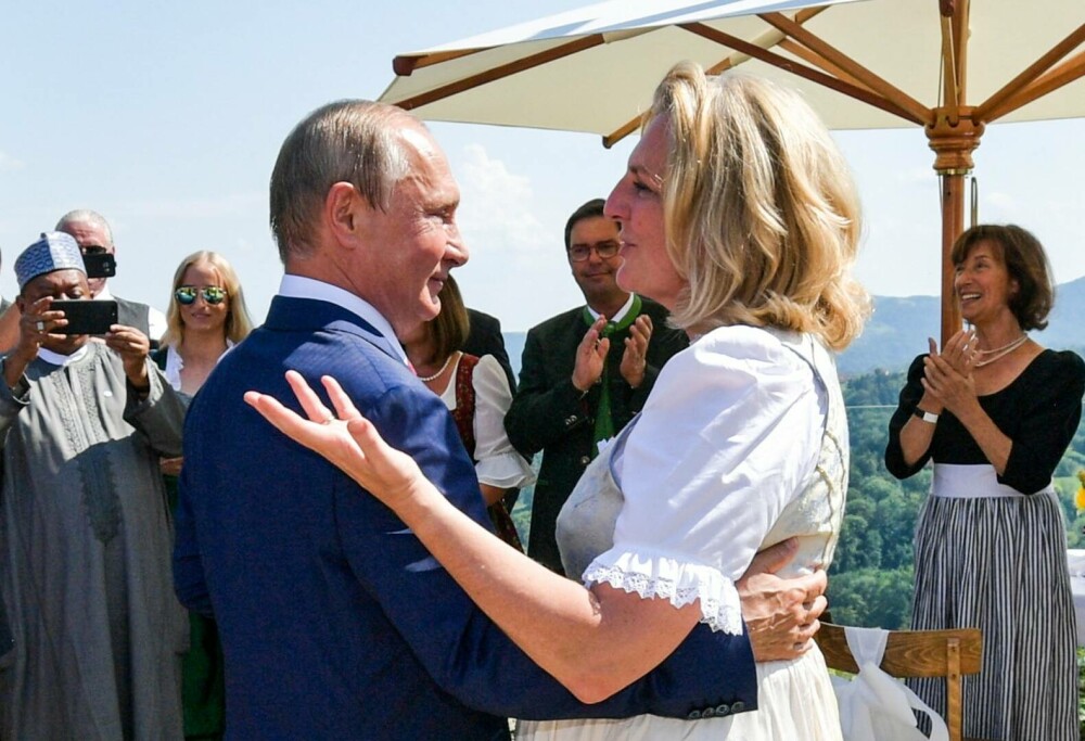 Darul de nuntă oferit de Putin fostului ministru de Externe al Austriei, motiv de scandal - Imaginea 1
