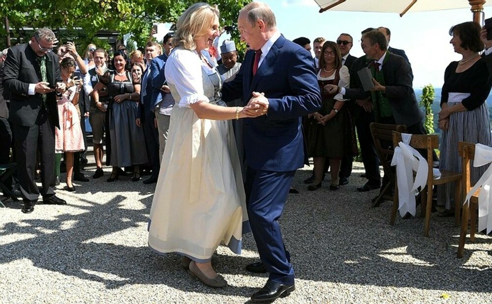 Darul de nuntă oferit de Putin fostului ministru de Externe al Austriei, motiv de scandal - Imaginea 4