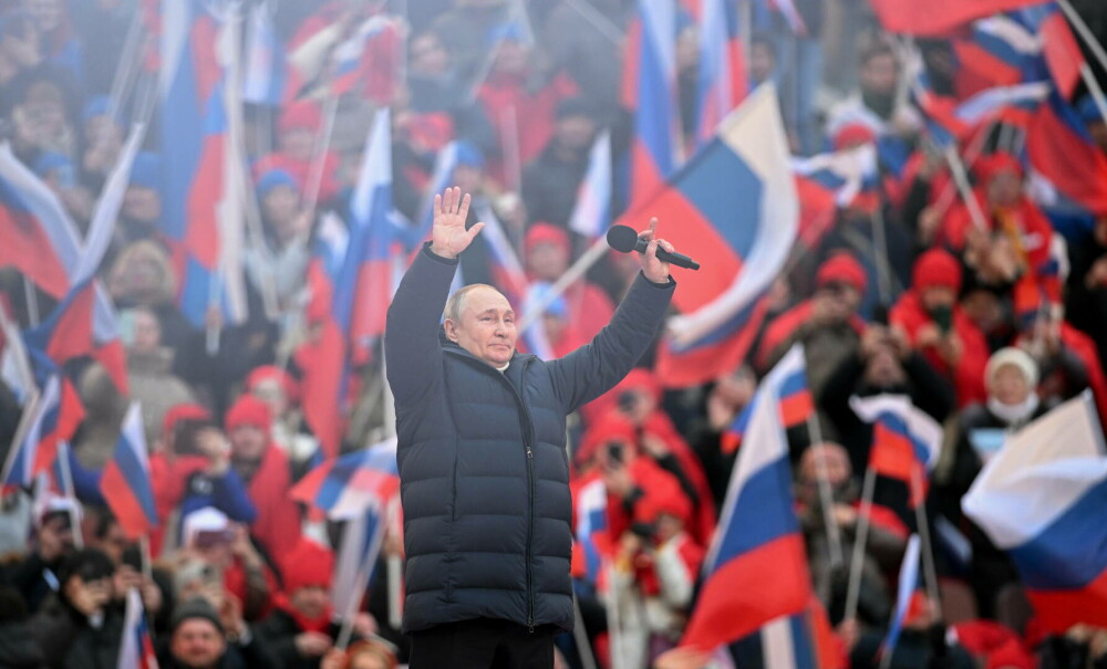 Putin a dispărut brusc de pe ecranul televizorului, în timpul discursului de la sărbătorirea anexării Peninsulei Crimeea - Imaginea 4