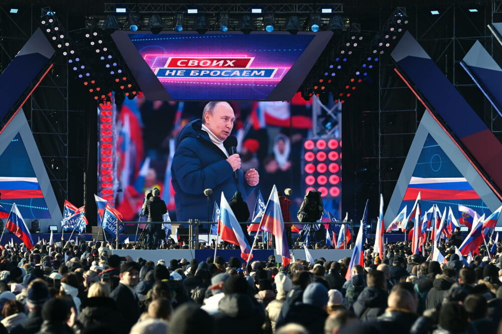 Putin a dispărut brusc de pe ecranul televizorului, în timpul discursului de la sărbătorirea anexării Peninsulei Crimeea - Imaginea 5