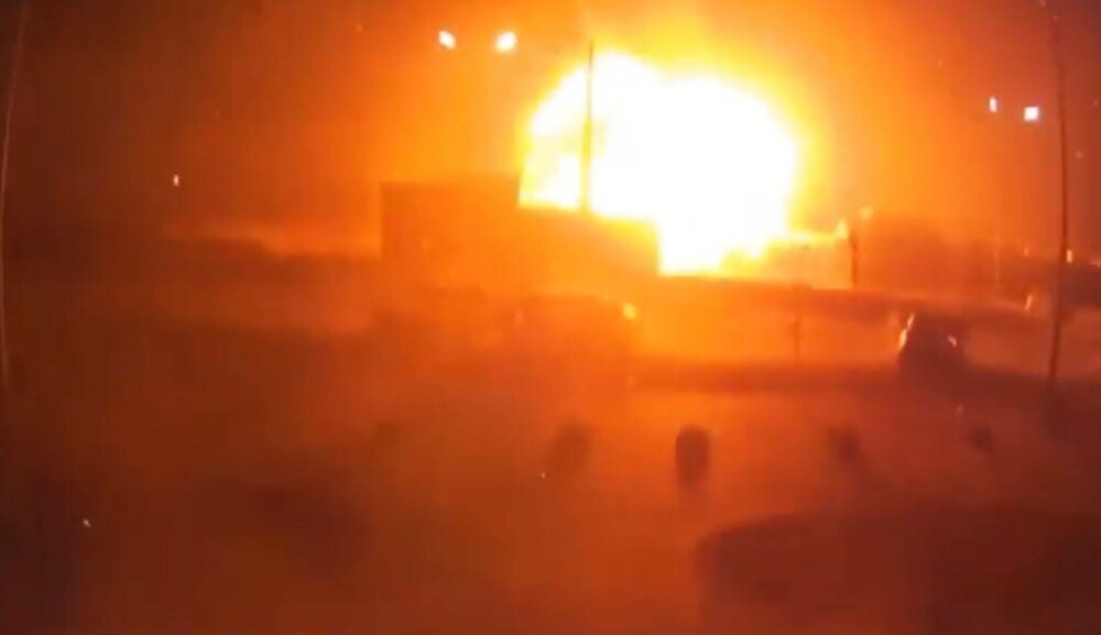 VIDEO: Un mall din Kiev, lovit de o rachetă. 8 oameni au murit, mai multe case distruse - Imaginea 1