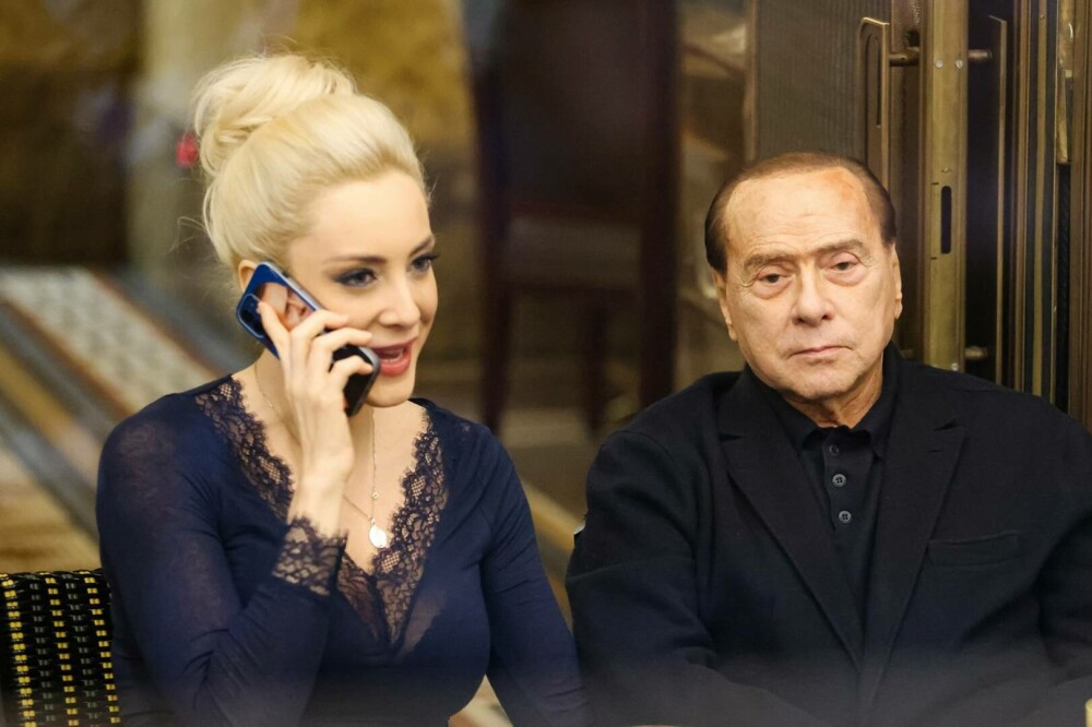 Berlusconi (85 de ani) a dat 400.000 euro pentru o ”nuntă simbolică” cu iubita sa (32 de ani) - Imaginea 2