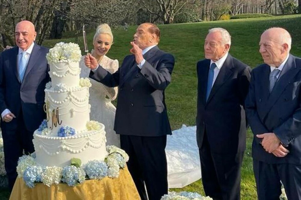 Berlusconi (85 de ani) a dat 400.000 euro pentru o ”nuntă simbolică” cu iubita sa (32 de ani) - Imaginea 4