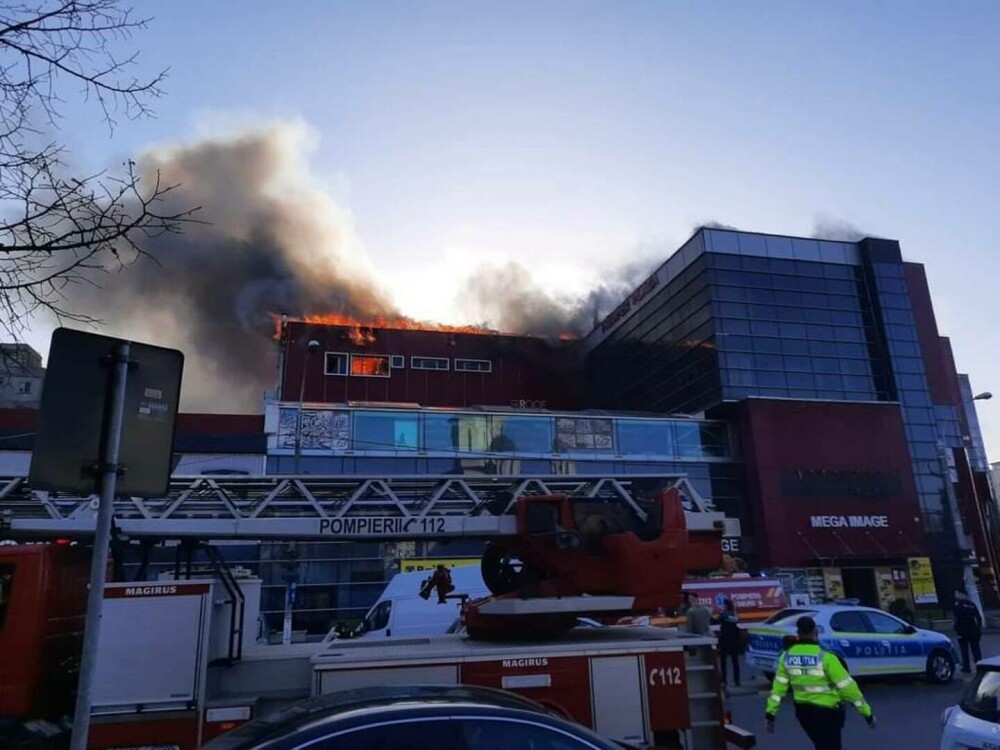 Incendiu la acoperişul magazinului Prosper din Rahova. Nu există victime - Imaginea 3