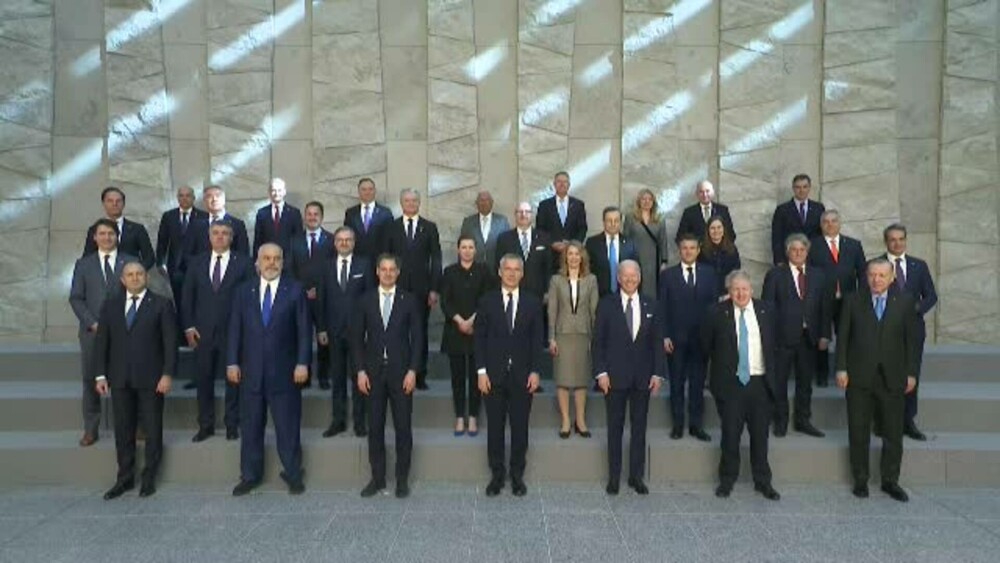 Iohannis a vorbit cu Biden la summit-ul NATO, dar nu a socializat la fotografia de grup - Imaginea 3