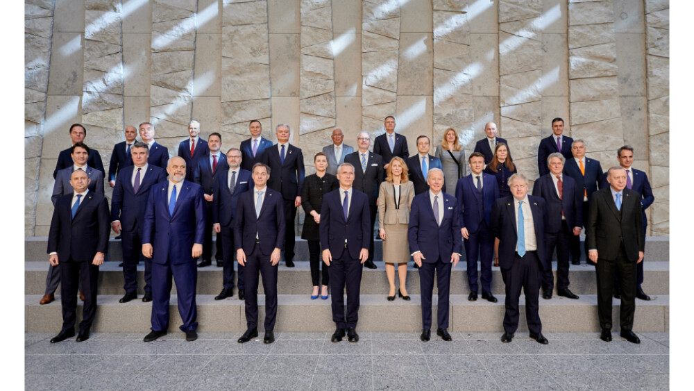 Iohannis a vorbit cu Biden la summit-ul NATO, dar nu a socializat la fotografia de grup - Imaginea 5