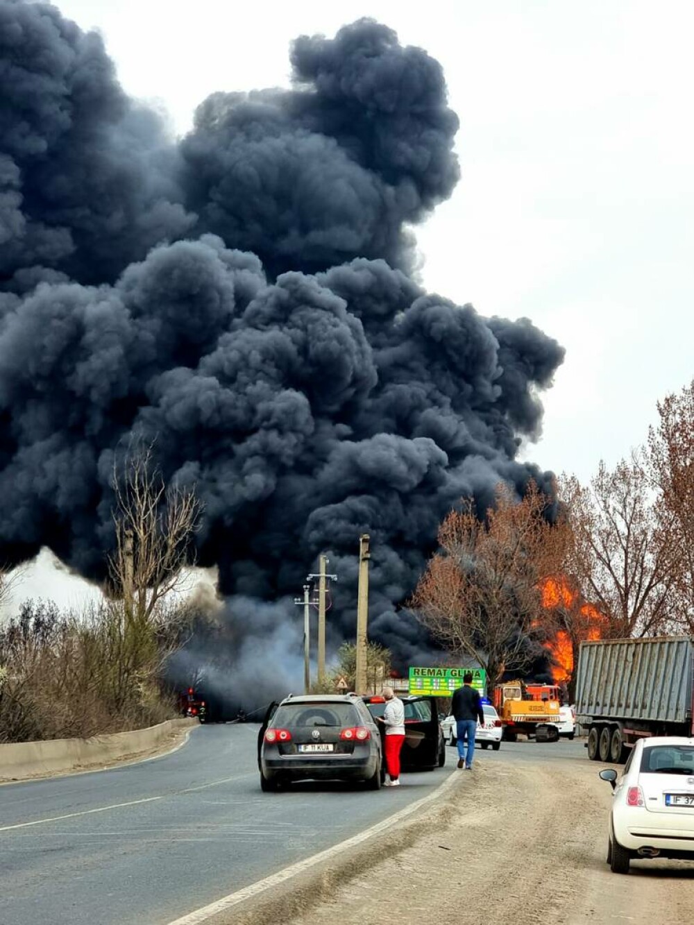 Incendiu puternic la un centru de deșeuri din Glina. S-au produs doar pagube materiale. VIDEO - Imaginea 1