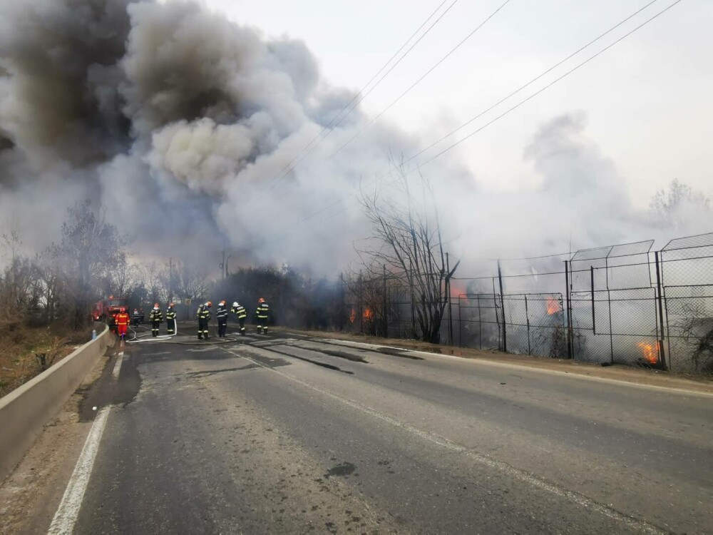 Incendiu puternic la un centru de deșeuri din Glina. S-au produs doar pagube materiale. VIDEO - Imaginea 5