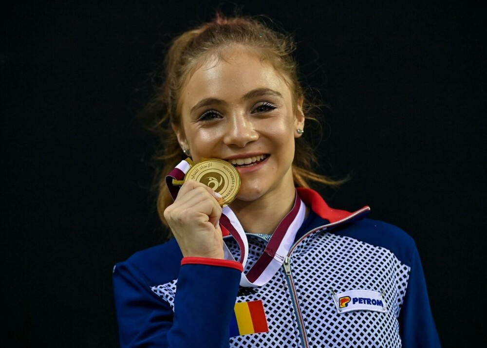 Sabrina Maneca Voinea, noua stea a gimnasticii românești. A luat la două medalii de aur la Cupa Mondială de la Doha. FOTO - Imaginea 1