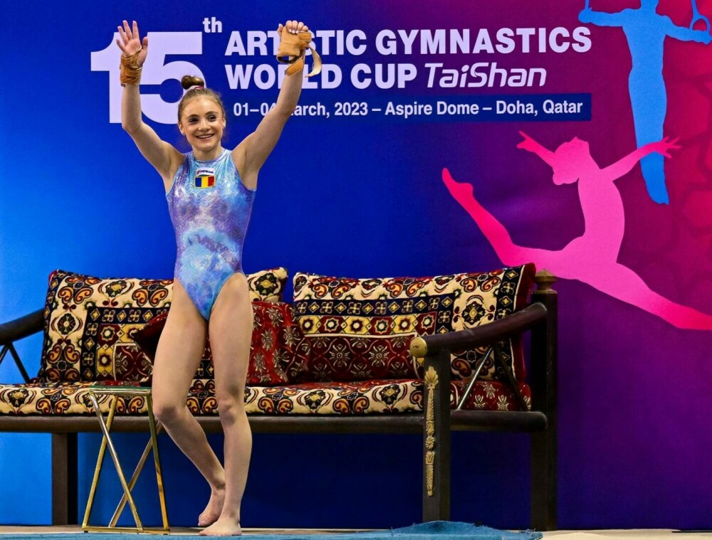Sabrina Maneca Voinea, noua stea a gimnasticii românești. A luat la două medalii de aur la Cupa Mondială de la Doha. FOTO - Imaginea 7
