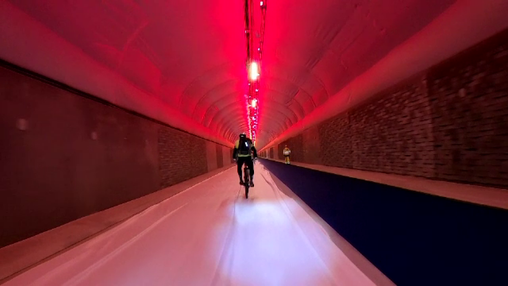 În ce țară va fi inaugurat cel mai lung tunel pentru pietoni și bicicliști din lume. Cât are construcția. GALERIE FOTO - Imaginea 1