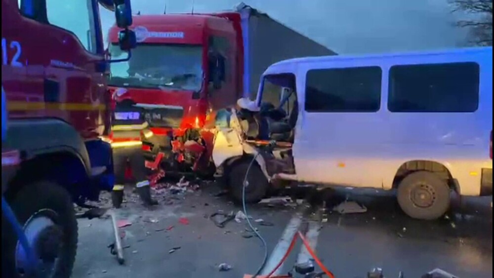 Accident grav între un microbuz și un TIR, în Cluj. Sunt doi morți și patru răniți grav - Imaginea 3