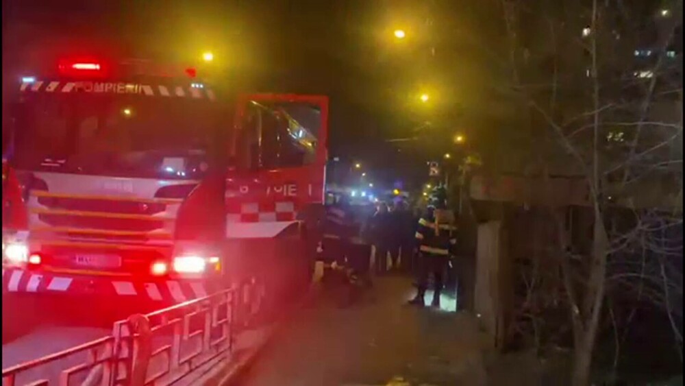 Incendiu în Iași. O casă dezafectată a fost cuprinsă de flăcări - Imaginea 1