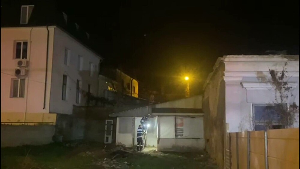 Incendiu în Iași. O casă dezafectată a fost cuprinsă de flăcări - Imaginea 2