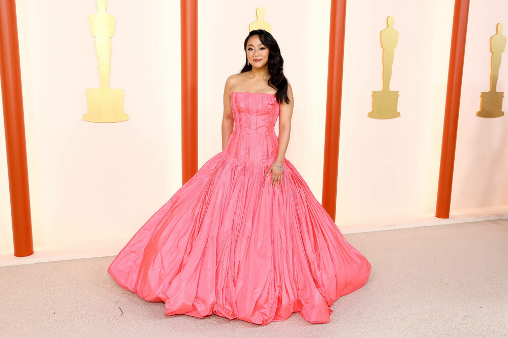 GALERIE FOTO: Cele mai bune ținute de la Oscar 2023. Cum s-au îmbrăcat vedetele pe covorul roșu - Imaginea 17