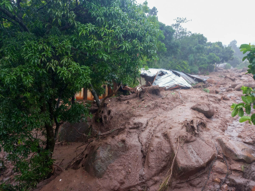 Peste 200 de persoane şi-au pierdut viaţa în inundaţiile şi alunecările de teren provocate de ciclonul Freddy | GALERIE FOTO - Imaginea 5