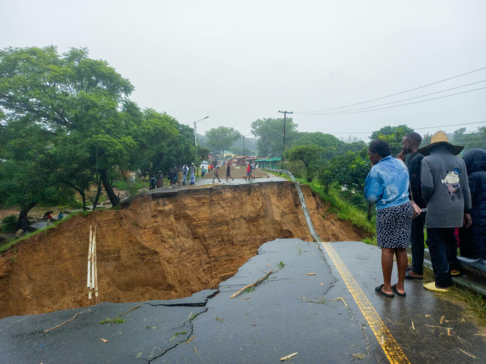 Peste 200 de persoane şi-au pierdut viaţa în inundaţiile şi alunecările de teren provocate de ciclonul Freddy | GALERIE FOTO - Imaginea 13