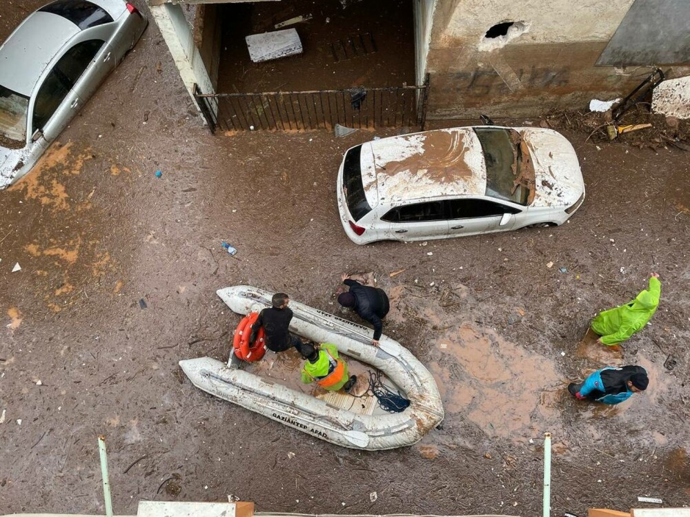 Turcia, lovită de inundații în zonele devastate de cutremure. 10 persoane au murit | GALERIE FOTO - Imaginea 5