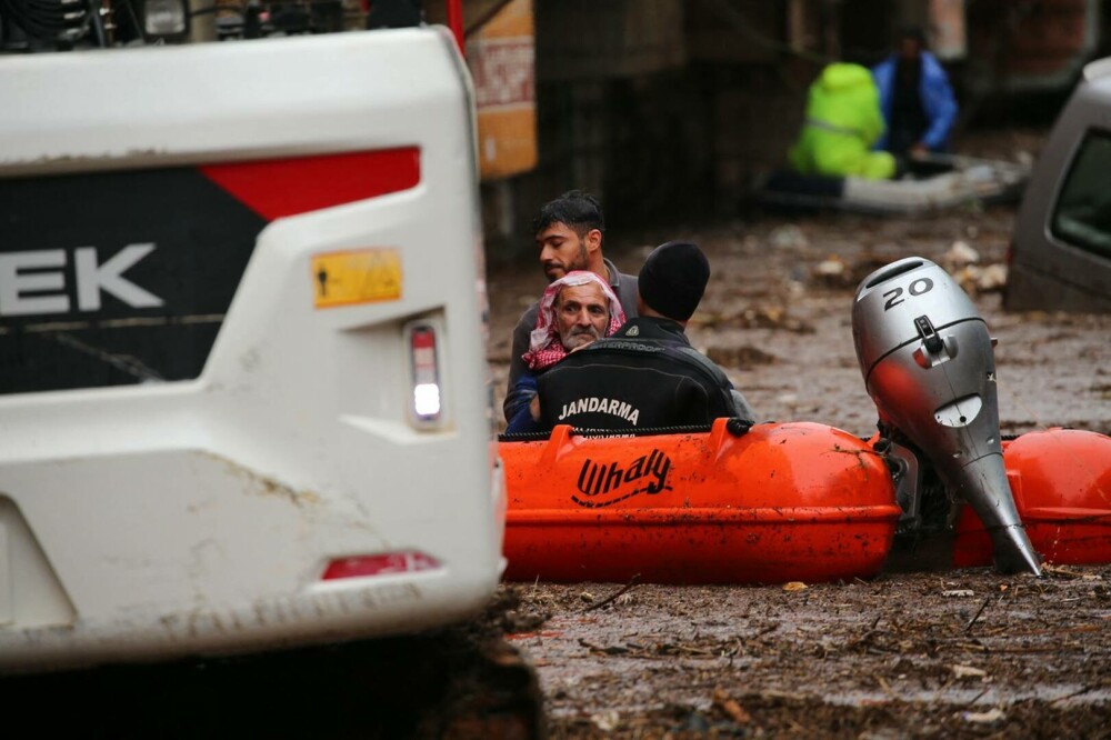 Turcia, lovită de inundații în zonele devastate de cutremure. 10 persoane au murit | GALERIE FOTO - Imaginea 9