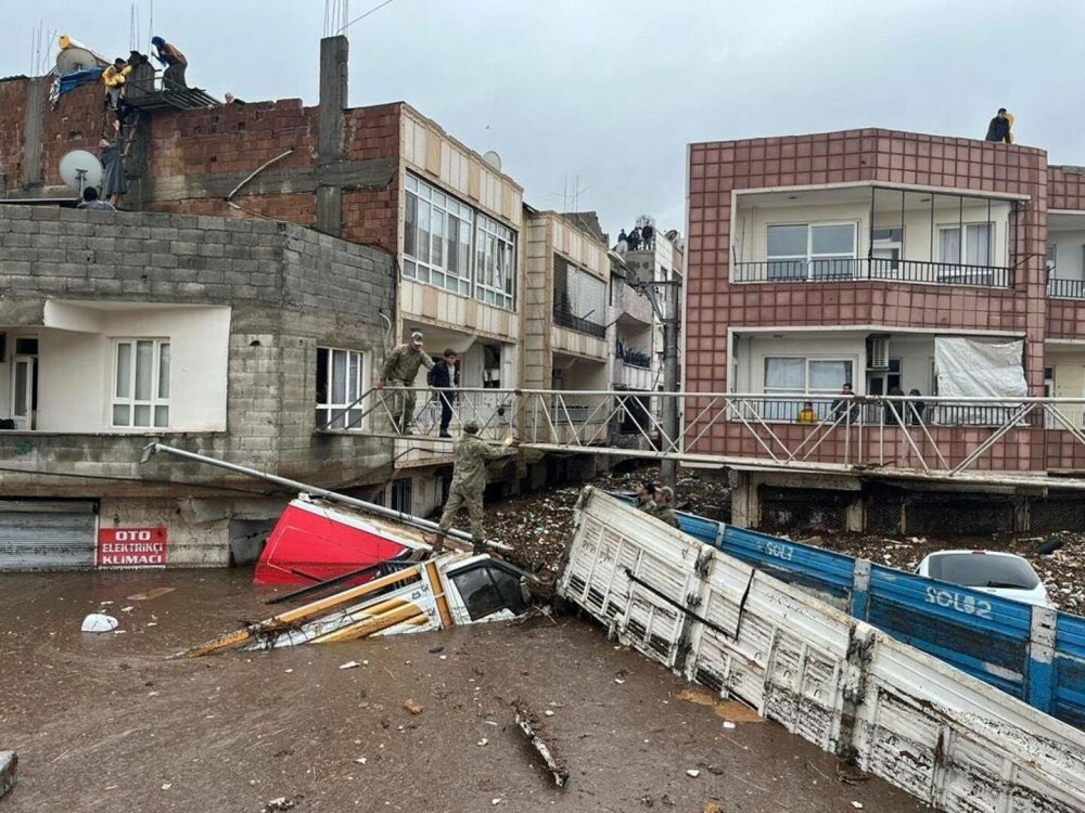 Turcia, lovită de inundații în zonele devastate de cutremure. 10 persoane au murit | GALERIE FOTO - Imaginea 19