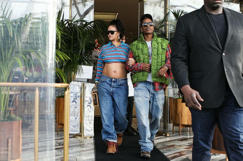 Rihanna și ASAP Rocky, mai îndrăgostiți ca niciodată. Cum au apărut pe străzile din California | GALERIE FOTO - Imaginea 16